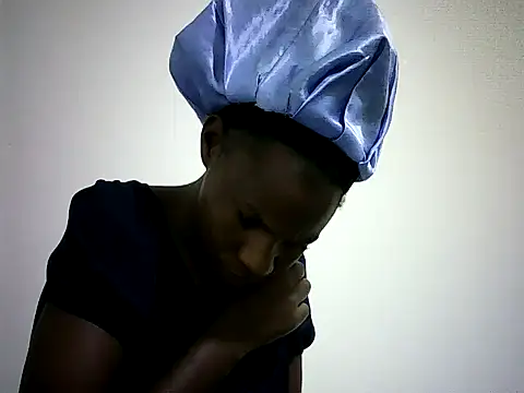 Snapshot of Pierra77 chatting on 10.04.25 Pierra77 online show from 10.04.25