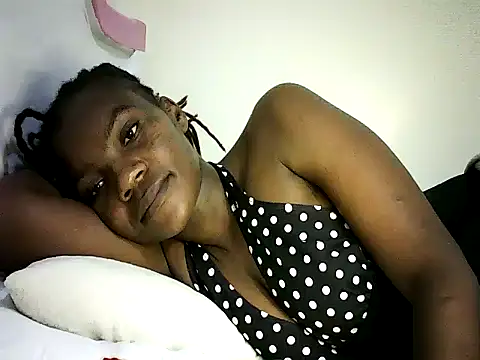 Snapshot of Pierra77 chatting on 10.25.25 Pierra77 online show from 10.25.25