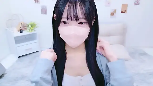 Snapshot of Suzu_ch_xx chatting on 10.07.25 Suzu ch xx online show from 10.07.25