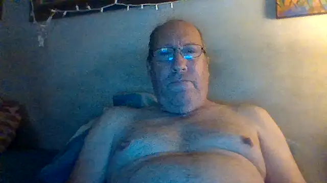 Snapshot of hornyrich69 chatting on 01.17.26 hornyrich69 online show from 01.17.26