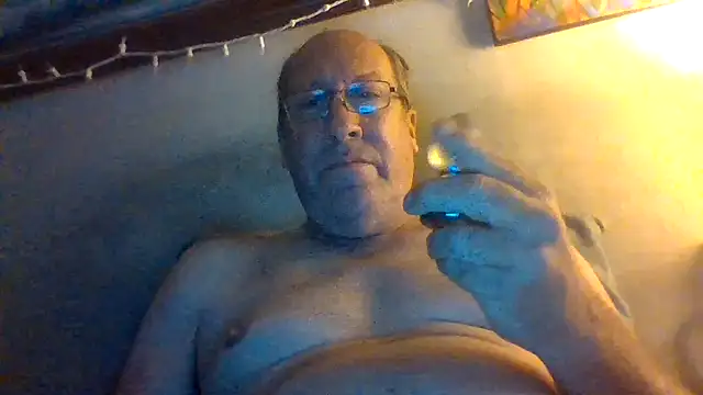 Snapshot of hornyrich69 chatting on 02.17.26 hornyrich69 online show from 02.17.26