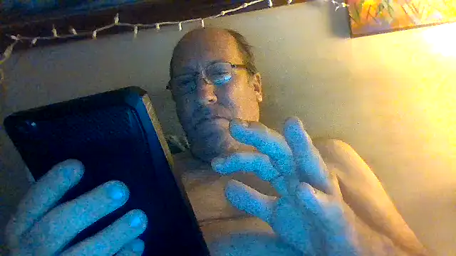 Snapshot of hornyrich69 chatting on 02.24.26 hornyrich69 online show from 02.24.26