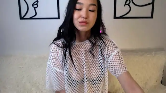 Hitomi Itoo online show from 01.23.25