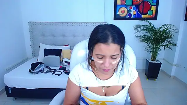 Chiqui milk  online show from 01.18.25