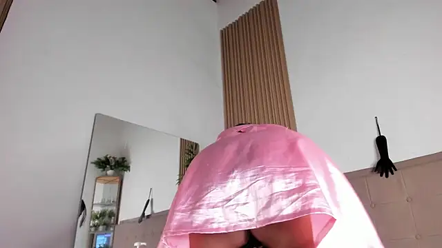 Natasha  Sccott online show from 03.11.25