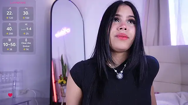 Natasha  Sccott online show from 11.10.25