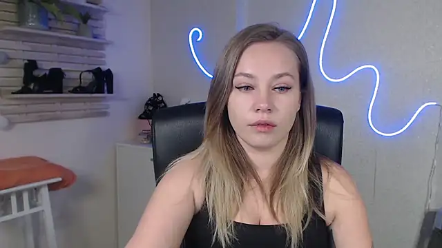 holly xglam online show from 12.11.24