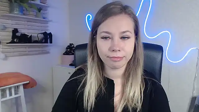 holly xglam online show from 12.13.24