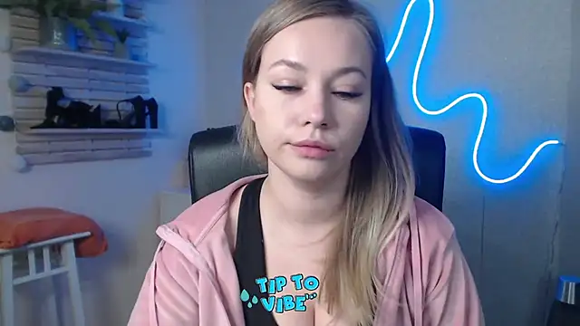 holly xglam online show from 12.19.24