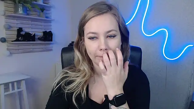 holly xglam online show from 01.02.25