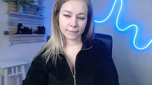 holly xglam online show from 01.08.25