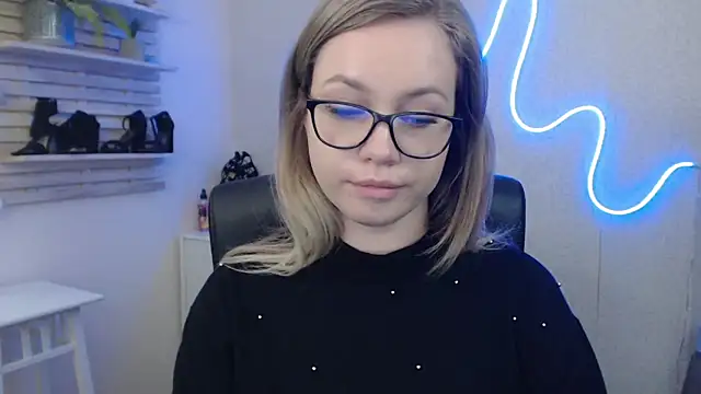 holly xglam online show from 01.22.25