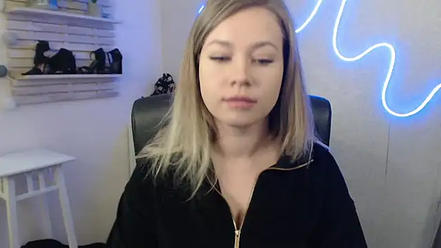 holly xglam online show from 01.24.25