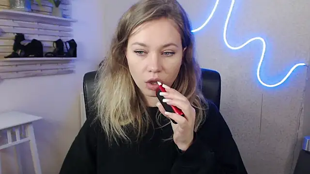 holly xglam online show from 01.30.25