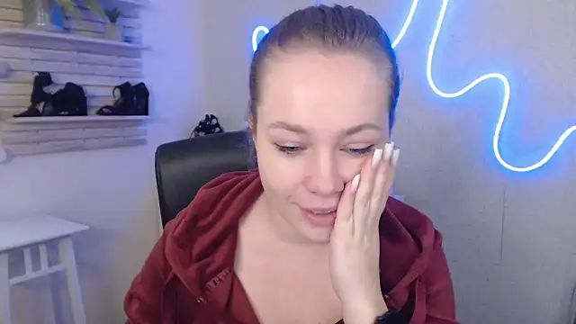 holly xglam online show from 01.31.25