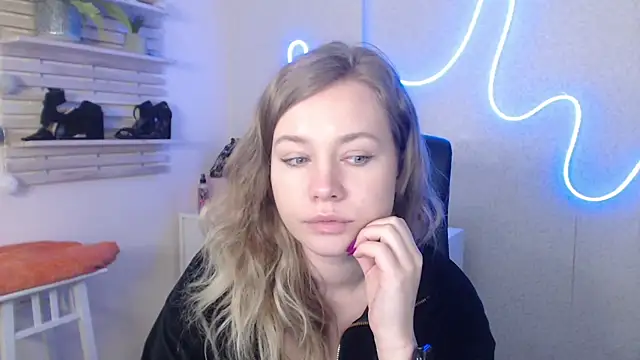 holly xglam online show from 02.07.25