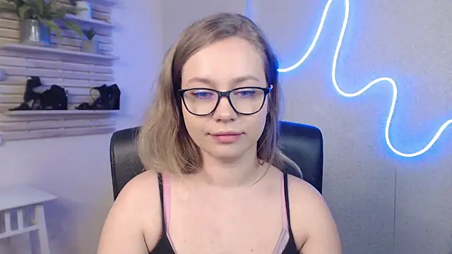 holly xglam online show from 03.07.25