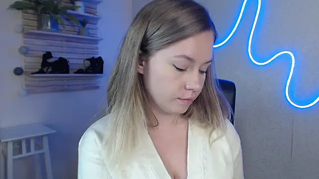 holly xglam online show from 03.12.25