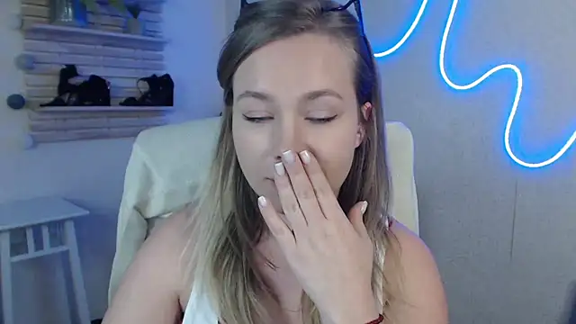 holly xglam online show from 03.12.25