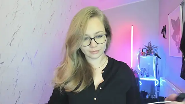 holly xglam online show from 10.21.25