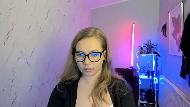 holly xglam online show from 11.05.25