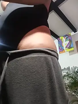 Snapshot of thirstymoonxx chatting on 06.17.26 thirstymoonxx online show from 06.17.26