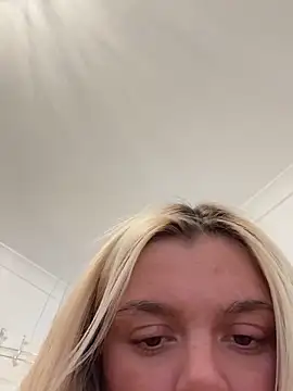 IrishTeenBarbie69 online show from 04.12.26