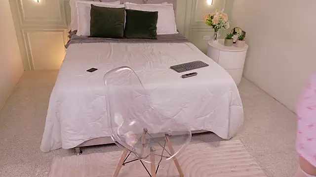  Miss Kimm online show from 04.13.26