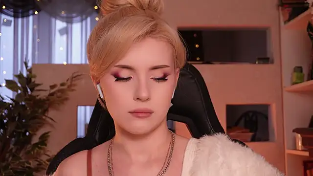 Chriss Fox online show from 04.09.26