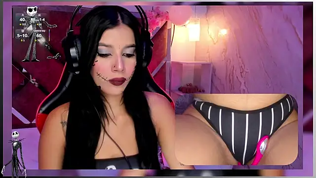 Snapshot of SweetieCloe_ chatting on 10.14.25 SweetieCloe  online show from 10.14.25