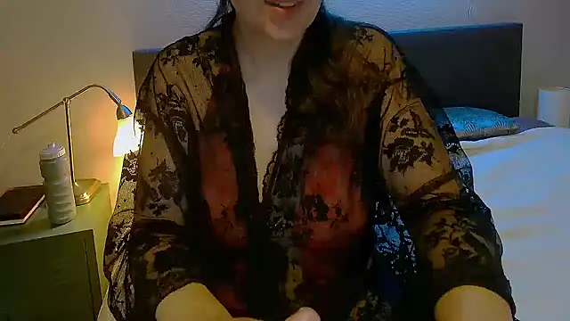 Ella Next Door online show from 02.02.25