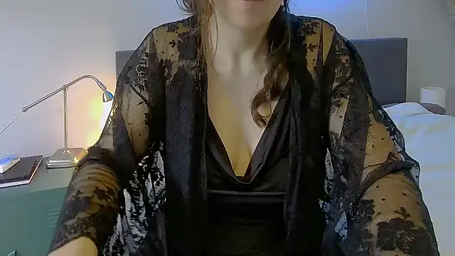 Ella Next Door online show from 02.04.25