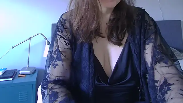 Ella Next Door online show from 02.06.25