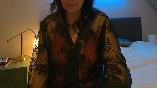 Ella Next Door online show from 02.09.25