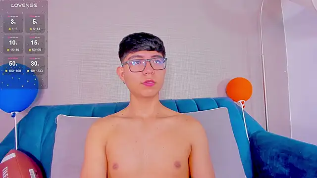 Snapshot of CodyTwink chatting on 02.21.25 CodyTwink online show from 02.21.25