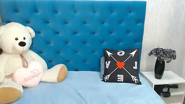 Snapshot of Sexy_MALIKKA chatting on 12.03.24 Sexy MALIKKA online show from 12.03.24