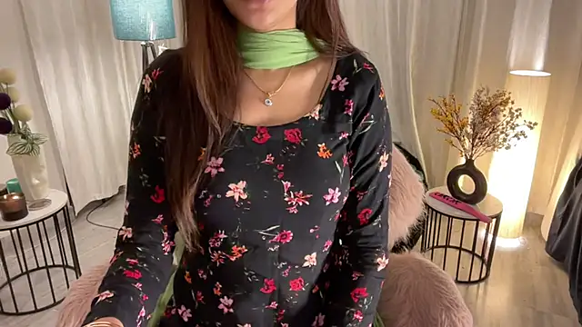 Snapshot of Unique-Beauty chatting on 12.07.24 Unique-Beauty online show from 12.07.24