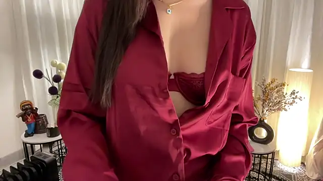 Snapshot of Unique-Beauty chatting on 02.13.25 Unique-Beauty online show from 02.13.25