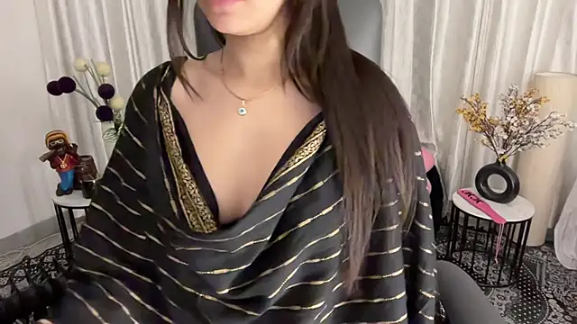 Snapshot of Unique-Beauty chatting on 03.04.25 Unique-Beauty online show from 03.04.25