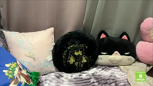 Snapshot of Unique-Beauty chatting on 11.03.25 Unique-Beauty online show from 11.03.25