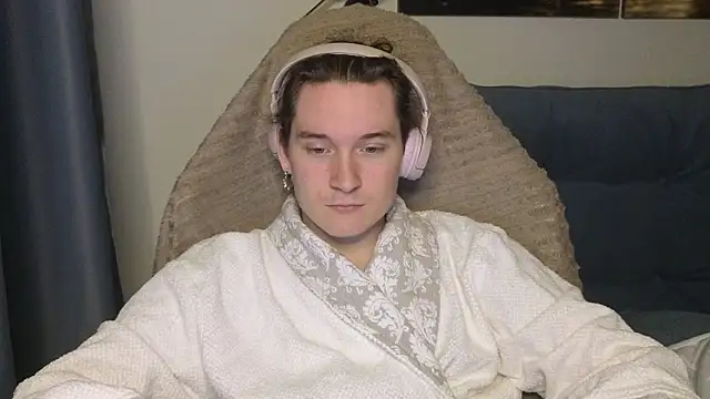 Snapshot of MoreRealAlex chatting on 05.31.26 MoreRealAlex online show from 05.31.26