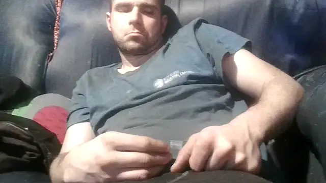 Snapshot of robeaulieu02 chatting on 02.11.25 robeaulieu02 online show from 02.11.25