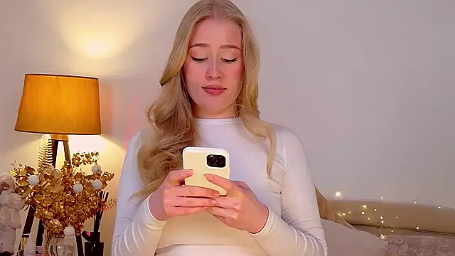 JuliaJaee online show from 01.07.25