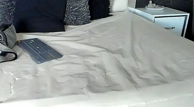 ambermartin  online show from 03.10.25
