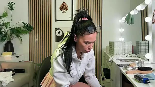 Snapshot of NattyFierros chatting on 09.23.25 NattyFierros online show from 09.23.25