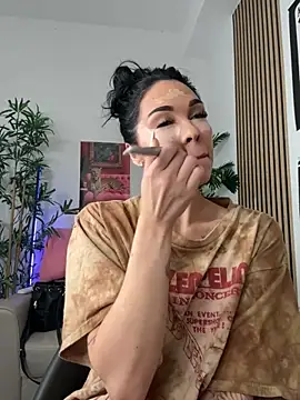 Snapshot of NattyFierros chatting on 10.20.25 NattyFierros online show from 10.20.25