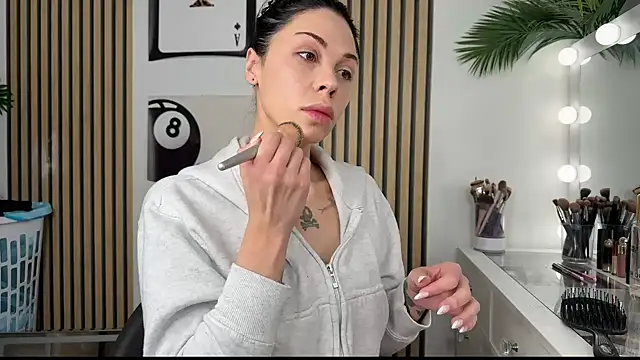 Snapshot of NattyFierros chatting on 10.23.25 NattyFierros online show from 10.23.25