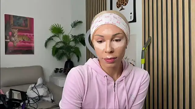 Snapshot of NattyFierros chatting on 10.26.25 NattyFierros online show from 10.26.25