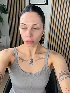 Snapshot of NattyFierros chatting on 10.30.25 NattyFierros online show from 10.30.25