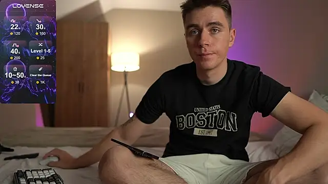 Snapshot of TaisonBrownX chatting on 09.10.25 TaisonBrownX online show from 09.10.25